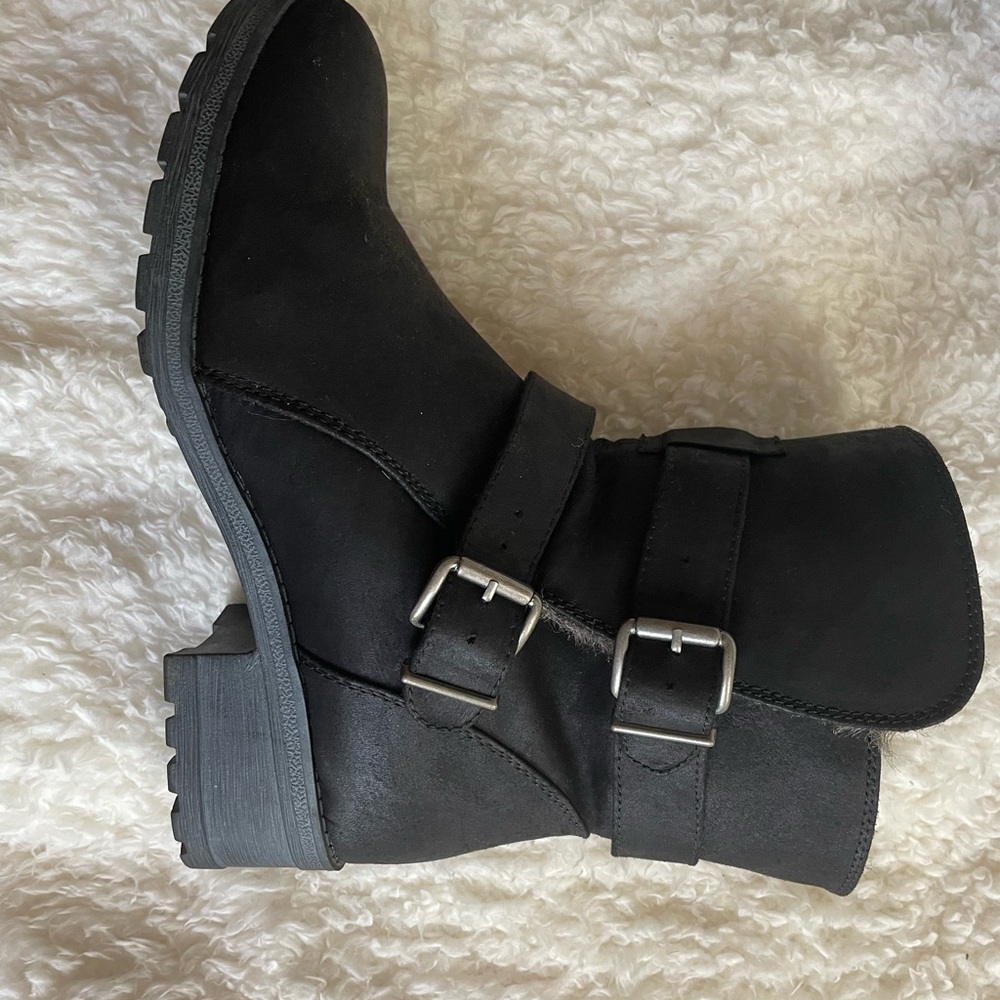 White Mountain Fur lined Leather boots